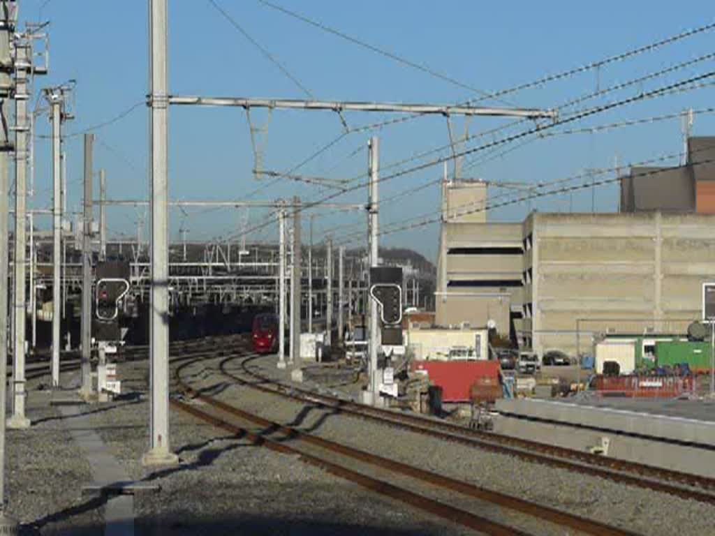 Thalys 4344 aus Richtung Brssel & CFL Lok 3014 mit IR nach Luxemburg fahren in den Bahnhof Lige Guillemins ein. 27.12.08