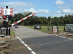 8400 An einem Bahn�bergang in der n�he von Hoeven f�hrt ein Triebzug der BR 8400 an mir vorbei.05.09.09