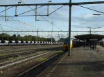 8400 Ein Doppelstocktriebzug verl�sst den Bahnhof von Roosendaal in Richtung Vlissingen. 05.09.09