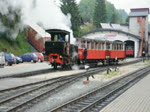 Jenbach in Tirol ist Endstation der Achenseebahn.Einfahrt der Zahnradbahn in ...
