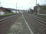 bad-kosen-saale 233 326 zieht am 10.04.10 einen Gz durch Bad K�sen Richtung Halle(Saale). Gefilmt vom Bahnsteig aus.