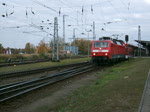 120 205-0 mit RE33006 von Rostock Hbf.Richtung Hamburg Hbf.bei der Ausfahrt im Rostocker Hauptbahnhof.(31.10.09)