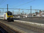 Doppelzug, bestehend aus 2 Loks der BR 27 mit M6 Dostos, macht sich in Gent St.Pieters auf den Weg ber Brssel nach Landen, wo er getrennt wird. 14.02.2009  