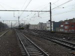 Lok 2757 an der Spitze des Doppelzuges aus Richtung Brssel bei der Ankunft in Gent St. Pieters. Am nchsten Bahnhof wird der Zug getrennt, der erste fhrt nach Knokke, der letzte nach Blankenberge.  27.02.2009.