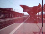 Die Einfahrt des IC 2457 Strelasund mit BR 101 122-0 ...