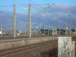 Eine Diesellok der Baureihe 232 zieht einen G�terzug durch Bitterfeld. ...