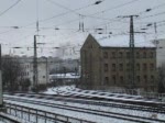 BR 01 5 Auf den letzten Dr�cker dampft BR 01 1533 am 18.02.2009 aus dem BW Altstadt am Hp Freiberger Str vorbei. Von Dresden-Neustadt geht's im Schnellzugtempo nach Zittau und zur�ck. ('Schnellzugdampf' Dresden-Zittau). 
Die 'Klick'-Ger�usche stammen vom Fotografen, der seine Pause der 01 opfert. Danke nochmal f�r den Tipp mit der S3 :)