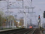 BR 112 112 108-6 zieht am 19.4.2008 ihren Regionalexpress in Richtung Frankfurt (Oder) durch Berlin-Karlshorst.