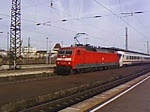 BR 120 120 134 mit IC bei der Ausfahrt aus Weimar, 17.2.08.