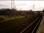 BR 120 120 142-5 (orientrot) schiebt den IC 2359 K�ln Hbf - Stralsund mit 200 km/h durch Leverkusen-Rheindorf. 28.03.08