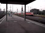 BR 143 mit Zugen Einfahrt einer Br.143 mit einem IRE aus Aalen kommend. Diese Doppelstockwagen sind nun leider auch nicht mehr in Stuttgart im Einsatz, sie wurden nach Berlin �berf�hrt und machen dort nun einen dienst im S-Bahn betrieb.Aufgenommen am 07.09.06
