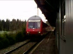 BR 143 mit Zugen 143 331-7 schiebt die RB 31600 Neustadt(Schwarzw) - Freiburg(Brsg)Hbf aus dem Bahnhof Hinterzarten am 02.05.08