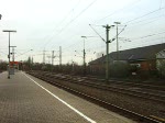 145 007 zieht am 28.02.2008 einen Stahlzug durch D�sseldorf Eller ...