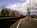 BR 146 mit Zugen 146 230-8 beschleunigt den RE 4707 Karlsruhe Hbf - Konstanz am 19.04.08 aus Radolfzell. N�chster Halt ist Allensbach.