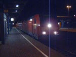 BR 146 mit Zugen Abfahrt einer 146 auf der G�ubahn aus dem Bahnhof Herrenberg mit eingeschaltetem Fernlicht am 01.01.2007