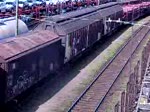 BR 151 151 041-1 bracht am 01.08.2009 einen gemischten G�terzug in den Seelzer Rbf.Gefilmt von der Fussg�ngerbr�cke.Zug h�lt an.