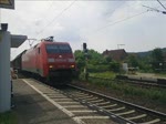BR 152 Die 152 050-1 durchfuhr am 25.6.10 mit einem gemischtem G�terzug den Bahnhof Himmelstadt in Richtung Gem�nden.