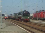 br-18-201-02-0201-dr-umbau-schnellfahrlok Die 18 201 bei der ausfahrt aus dem Bahnhof Cottbus . (3.5.08)
