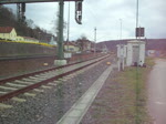 BR 185 mit Zugen 185 083 zieht am 10.04.10 einen Kohlenzug durch Orlam�nde Richtung Saalfeld.