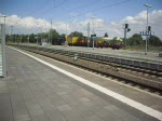185 193 mit G�terzug ...  Anja und Anne Kr�pelin 05.08.2009