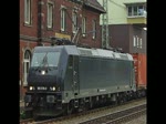 br-185-mrce 185 570-9 muss mit ihrem Containerzug in Richtung S�den einen Signalhalt in Eichenberg einlegen. Aufgenommen am 12.06.2010.
