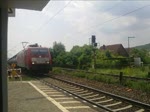 Die 189 049-0 passierte am 25.6.10 mit einem G�terzug den ...