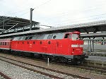 br-219-dr-119 ... nach der Ankunft in Erfurt Hbf muss der Zug jedoch nach kurzem Aufenthalt das Gleis weider frei machen und entschwindet am Horizont. Aufgenommen am 06.12.2009.