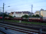 BR 232 mit Zugen Parallelfahrt mit der S1 vom Ostbahnhof bis Leuchtenbergring in M�nchen. Die Aufnahme konnte ich w�hrend der Fahrt machen...hoffe es ist etwas gelungen...

