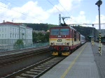 BR 371 371 002-7 mit EC173 von Hamburg-Altona nach Wien S�dbahnhof Bstg. 1-9 bei der Ausfahrt im Bahnhof Decin hl.n.(13.08.09)