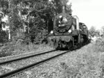 BR 38 Wie in fr�heren Zeiten: Klangvoll verl��t die 38 2267 mit dem Museumszug des Eisenbahnmuseums Bochum-Dahlhausen am 6. August 2010 den Haltepunkt Blankenstein Kemnade auf der Ruhrtalbahn.