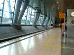 br-411-ice-t ICE 623 (K�ln-M�nchen) bei der Ausfahrt aus dem ICE Bahnhof Frankfurt-Flughafen Fernbahnhof am 6.1.10 p�nktlich 11:37.