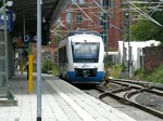 Triebzug der ola f�hrt in Schwerin Hbf ein, 29.08.2009  ...