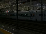 Mit hohem Tempo fhrt ein Hochgeschwindigkeitszug CRH2C durch den Bahnhof Kunshan-Nan nach Shanghai, 03.10.15 