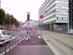 Clermont-Ferrand Busbahn Eine ein- und abfahrende Tram A in richtung Champratel an der Haltestelle Maison de la Culture.