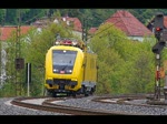 Das wie ich finde bestaussehendste Bahndienstfahrzeug, der 711 112-3 auf der Fahrt in Richtung Sden bei Mecklar. Aufgenommen am 13.05.2010.