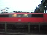 Hier sieht man die Baureihe 111 mit ihrem Regionalexpress 9 auf der Fahrt von Aachen nach Siegen/Gieen. Das Foto zeigt den Zug bei der Ausfahrt aus dem Klner Hauptbahnhof und der berquerung der Hohenzollernbrcke...