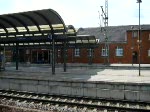 13:30 Uhr (irgendwann im Frhjahr/Sommer 2008), Bahnhof Saalfeld (Saale): Whrend die RegionalBahn nach Naumburg auf Gleis 5 ausfhrt, fhrt die RegionalBahn aus Groheringen auf Gleis 2 ein.