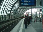 Einfahrt eines S-Bahnzugs der BR 481 in Berliner Hauptbahnhof am 2.10.08 .