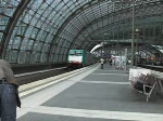 186 135 zieht am 11.07.09 den EC 46 aus dem Hbf Berlin Richtung Ostbahnhof.