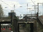 ICE + IC bedingt durch einen Unfall im Personenbahnhof,ohne Halt auf Umwegen ber die Gterzugtrasse Ri. Wuppertal.
E-Triebwagen, (Abelio/Flirt)bei der Ausfahrt Ri. Essen.
Aufn. 11. April 2008 