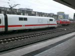 Der allererste ICE-Triebkopf (401-001) fhrt mitsamt seine Wagen und dem 2. Tk. nach Mnchen ber Gttingen - Kassel-Wilh.- Fulda aus. 24.12.2008