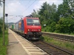 Gterzugbegegnung zwischen der 482 029-6 der SBB Cargo mit Containerzug Richtung Wrzburg und einer 152 der Railion mit gemischtem Gterzug Richtung Gemnden.