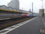 ein unbekannter suwex kommt grad von der abstellanlage auf bahnsteig 4 und wird später als RE 2 nach frankfurt a.M. fahren , den 21.03.2015
