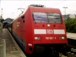 101 027-1 fhrt mit dem verspteten EC 100 (+10) Chur - Hamburg-Altona aus Mainz Hbf aus.