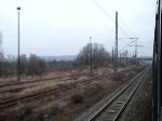 Hier habe ich die Einfahrt einer RB nach Halle (Saale) Hbf in den Hauptbahnhof Naumburg (Saale) aus dem Fenster heraus gefilmt. Das ist der Vorteil an den Schiebefenstern! (22.02.2009)