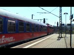 Da kracht und knallt es ganz schn! 110 352-2 verlsst mit ihrem Sonderzug nach kurzem Halt den Bahnhof Saalfeld (Saale) auf der Fahrt von Waren (Mritz) nach Kufstein. (25.04.2010)