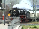 Hier erreicht der Nikolausexpress aus Eisenach mit der 41 1144-9 seinen Endbahnhof Saalfeld (Saale) auf Gleis 3. Der Zug war natrlich uerst gut besucht. (04.12.2009)
