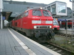218 413-3+218 407-5(hinten)stehen mit RE 21418 von Hamburg Hbf Richtung Kiel Hbf.bei der Ausfahrt im Lbecker Hbf.(12.12.09)