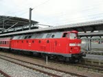 ... nach der Ankunft in Erfurt Hbf muss der Zug jedoch nach kurzem Aufenthalt das Gleis weider frei machen und entschwindet am Horizont. Aufgenommen am 06.12.2009.