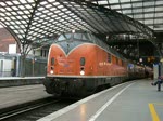 221 135-7 der Bocholter Eisenbahn am DPE 92228 aus Brohl kommend rtg Dortmund an Gleis 2 in Kln Hbf.